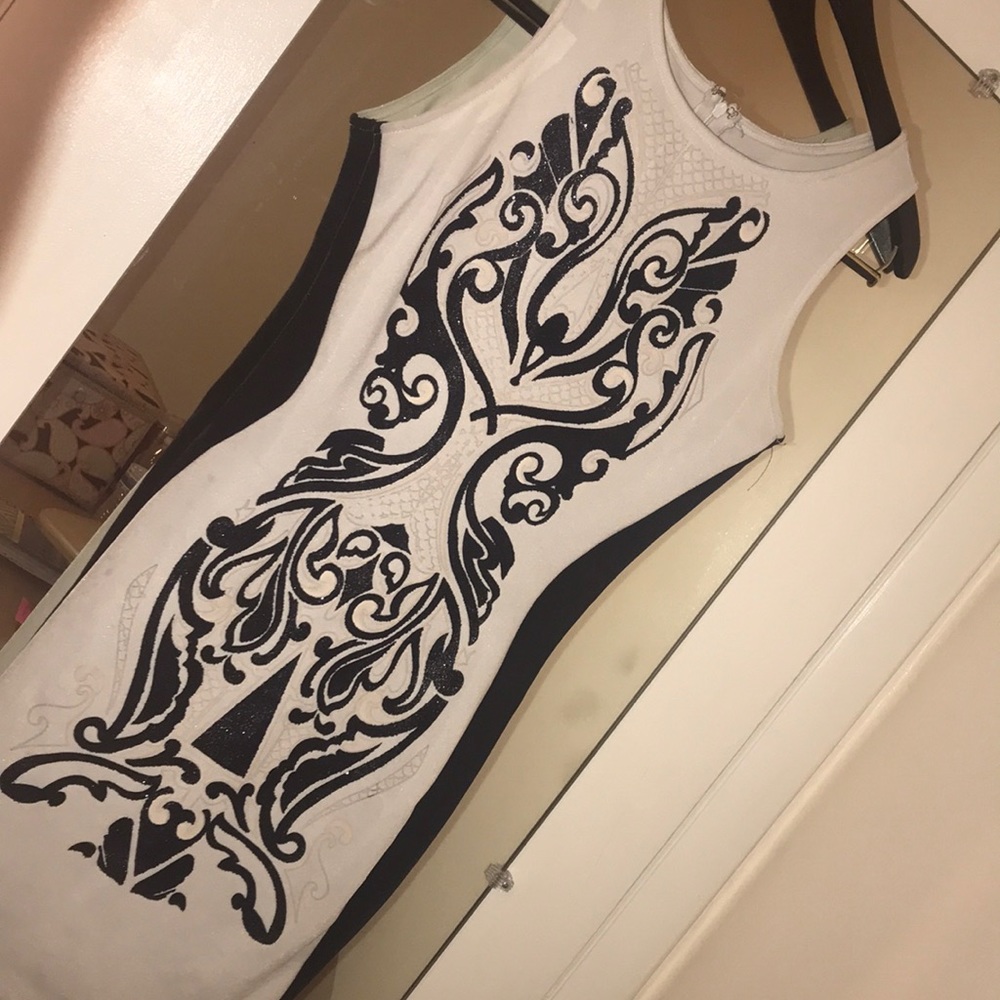 Black and white body con Dress (Used)